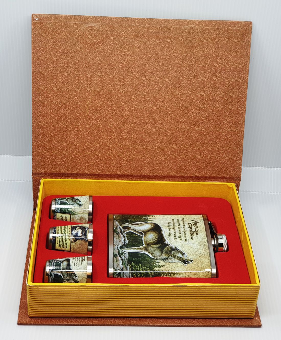 Flaska szett - Farkas, könyv alakú dobozban