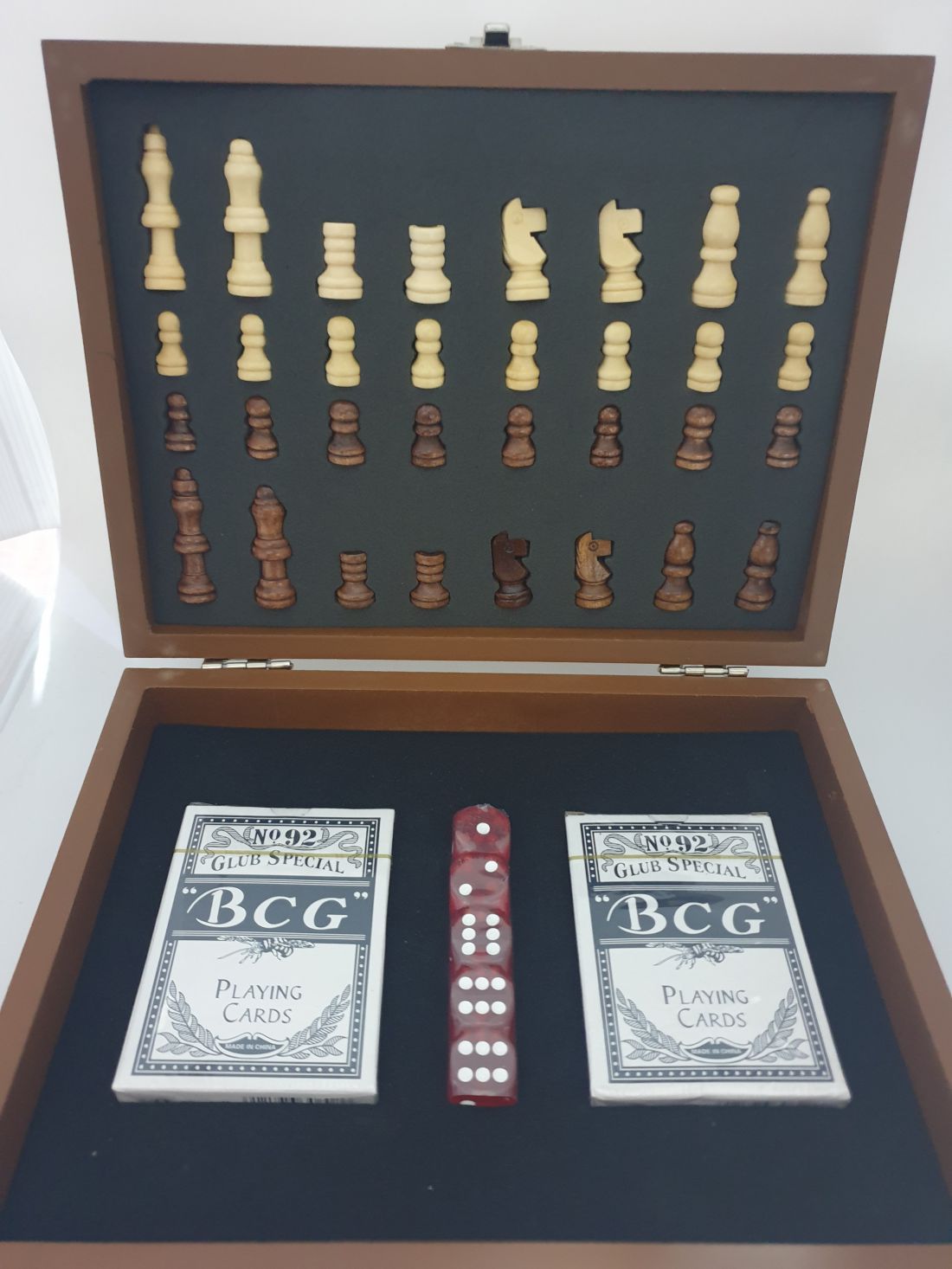 Sakk készlett - 2 pakli kártyával díszdobozba